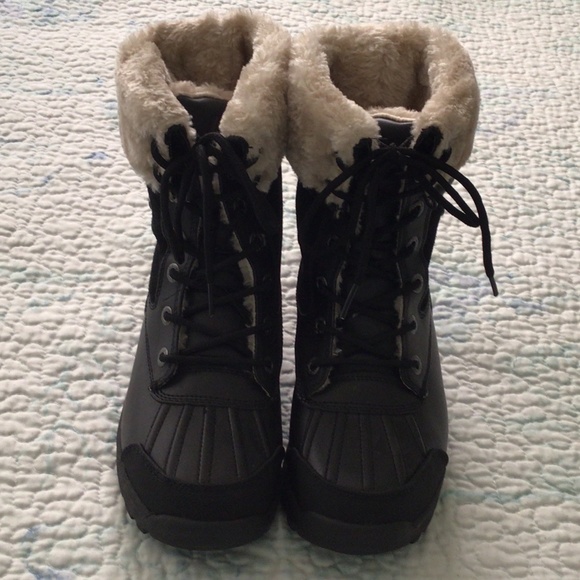 Lugz Shoes - LUGZ - Women’s tie up winter snow boots